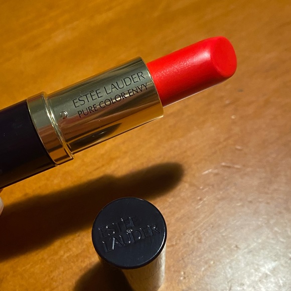 Estée Lauder Pure Color Envy Lipstick - Picture 10 of 15